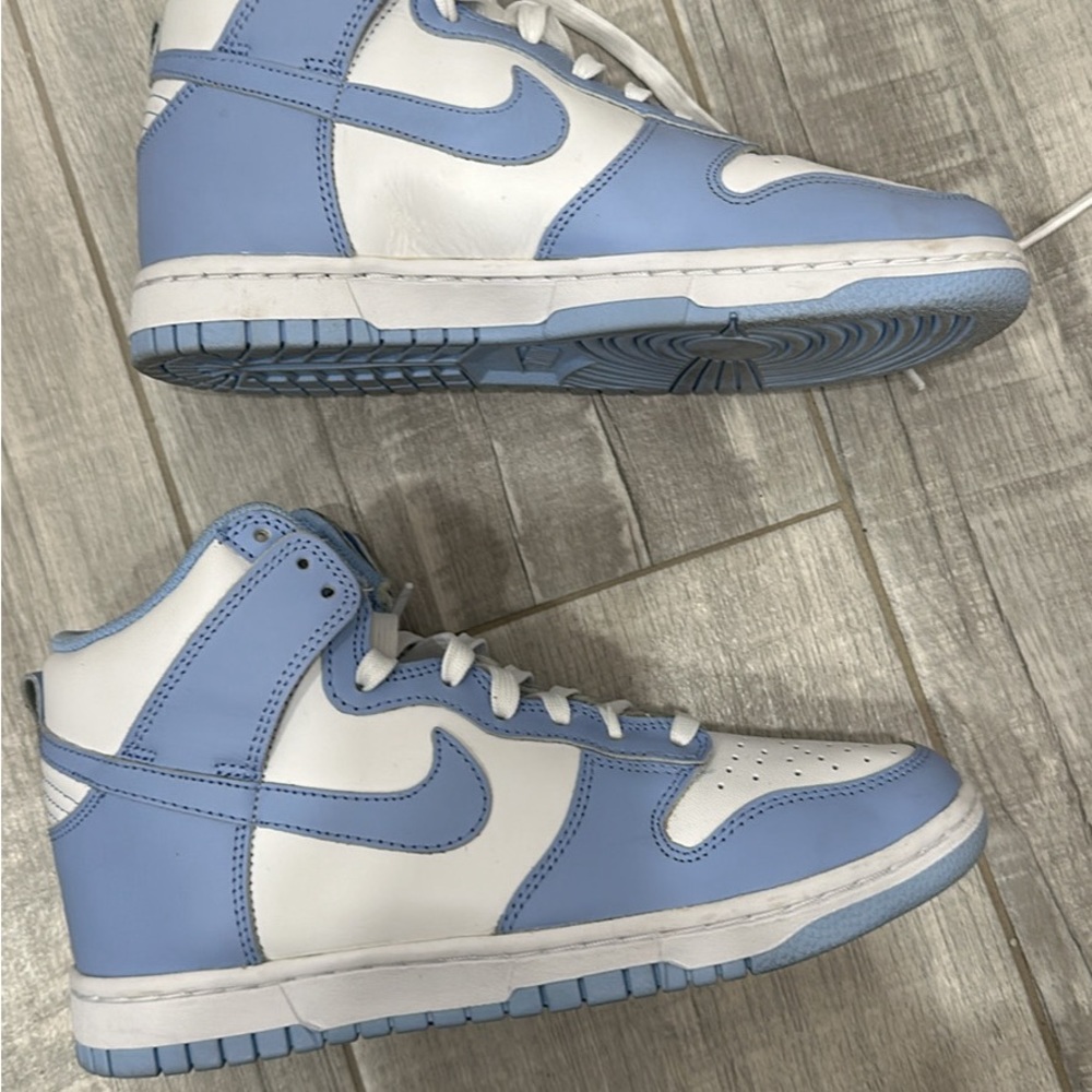 Nike Dunk High premium sneakers in white and blue